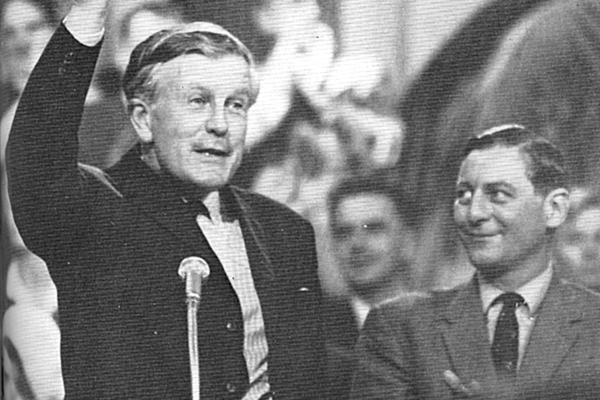 Jo Grimond with Eric Lubbock Black and white photograph showing Jo Grimond (Leader of the Liberal Party, 1956–67), his right hand raised above his head as he addresses a crowd. Next to him, smiling at Grimmond, is with Eric Lubbock, winner of the Orpington by-election in 1962