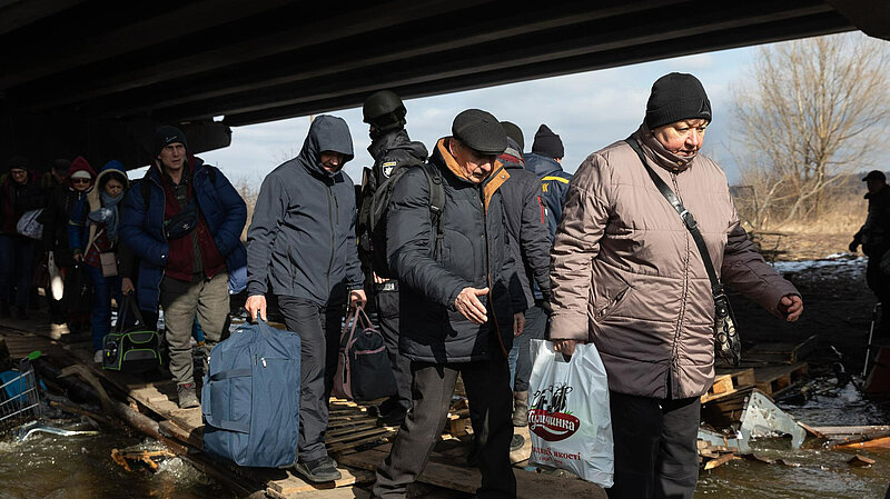 People fleeing Irpin, Ukraine in March 2022